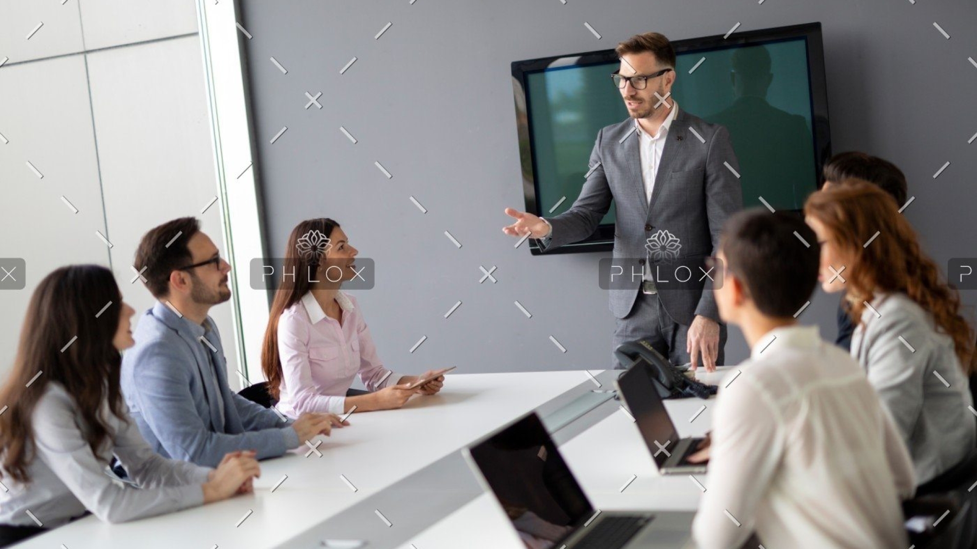 demo-attachment-442-business-young-people-meeting-conference-FYRX2NL